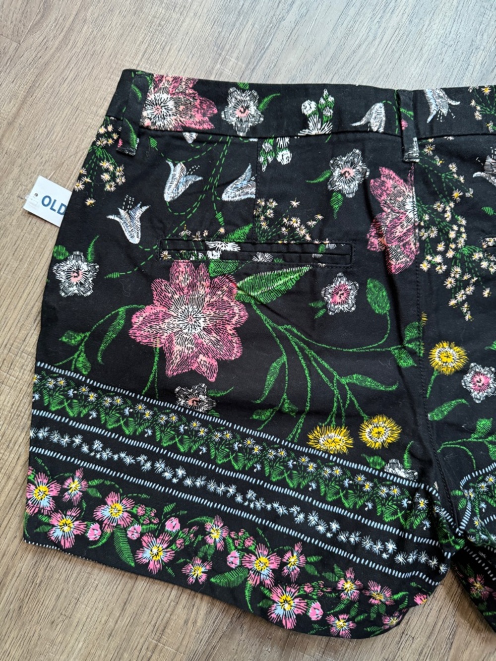Old Navy Everyday Short - Black Floral Pattern - Size 6 - Picture 11 of 11